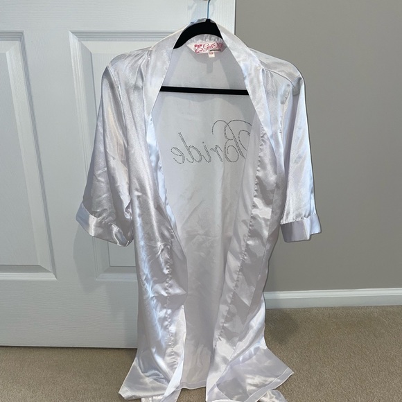 Silky white Bride Robe - Picture 5 of 6